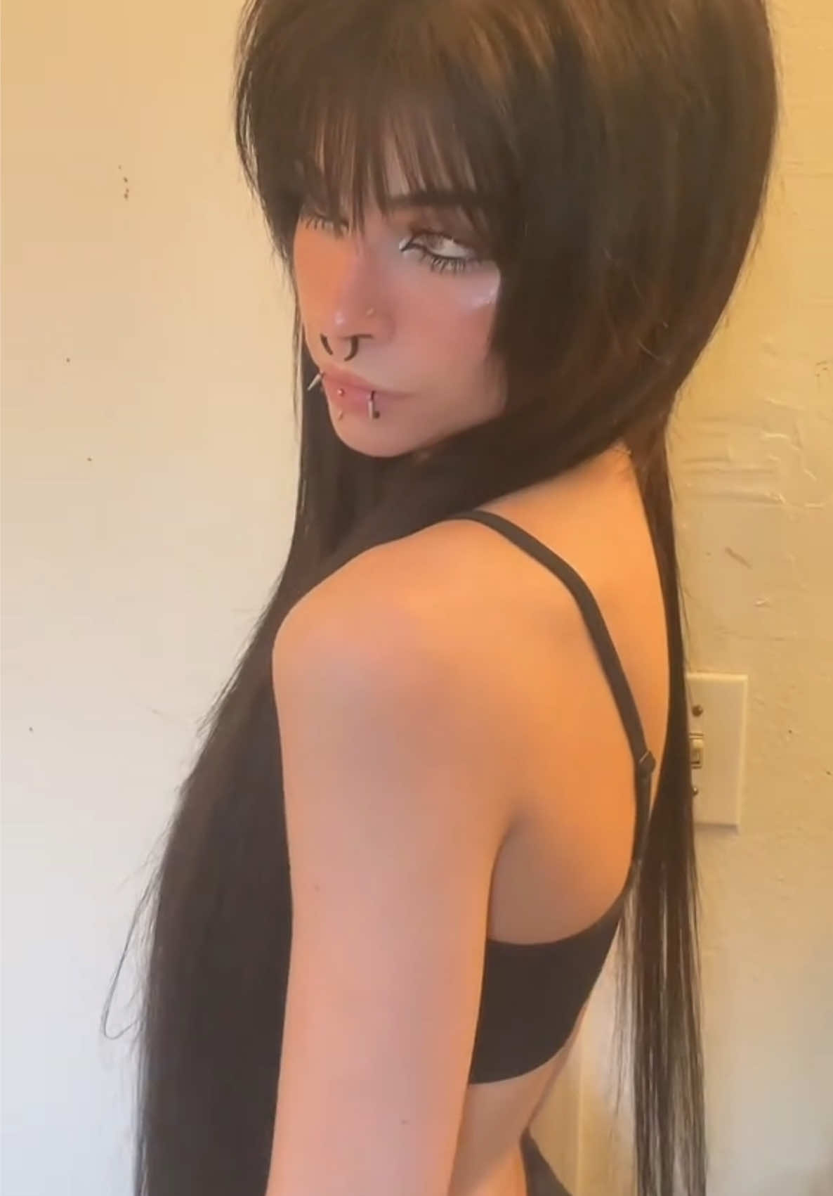 @bella