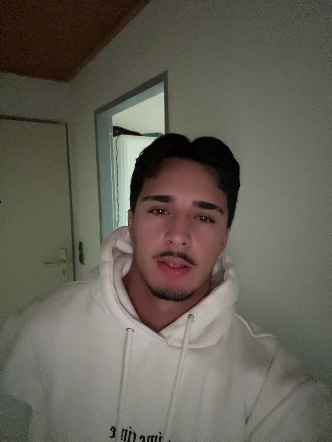 @﮼أنس | 𝐀𝐧𝐚𝐬