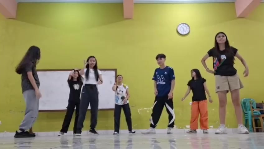 @𝐜𝐞𝐥𝐢𝐧𝐞.