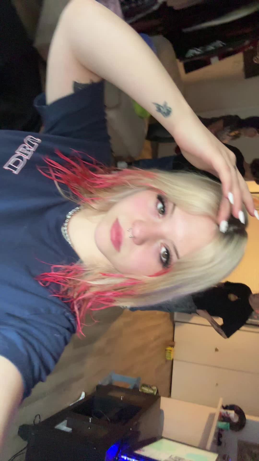 @:3
