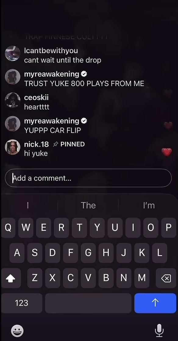 @￴