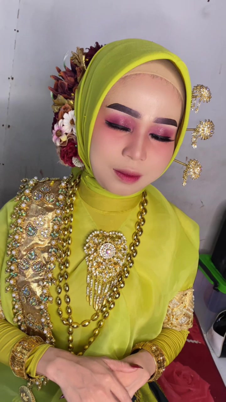 @Sidra Dean Yuraa