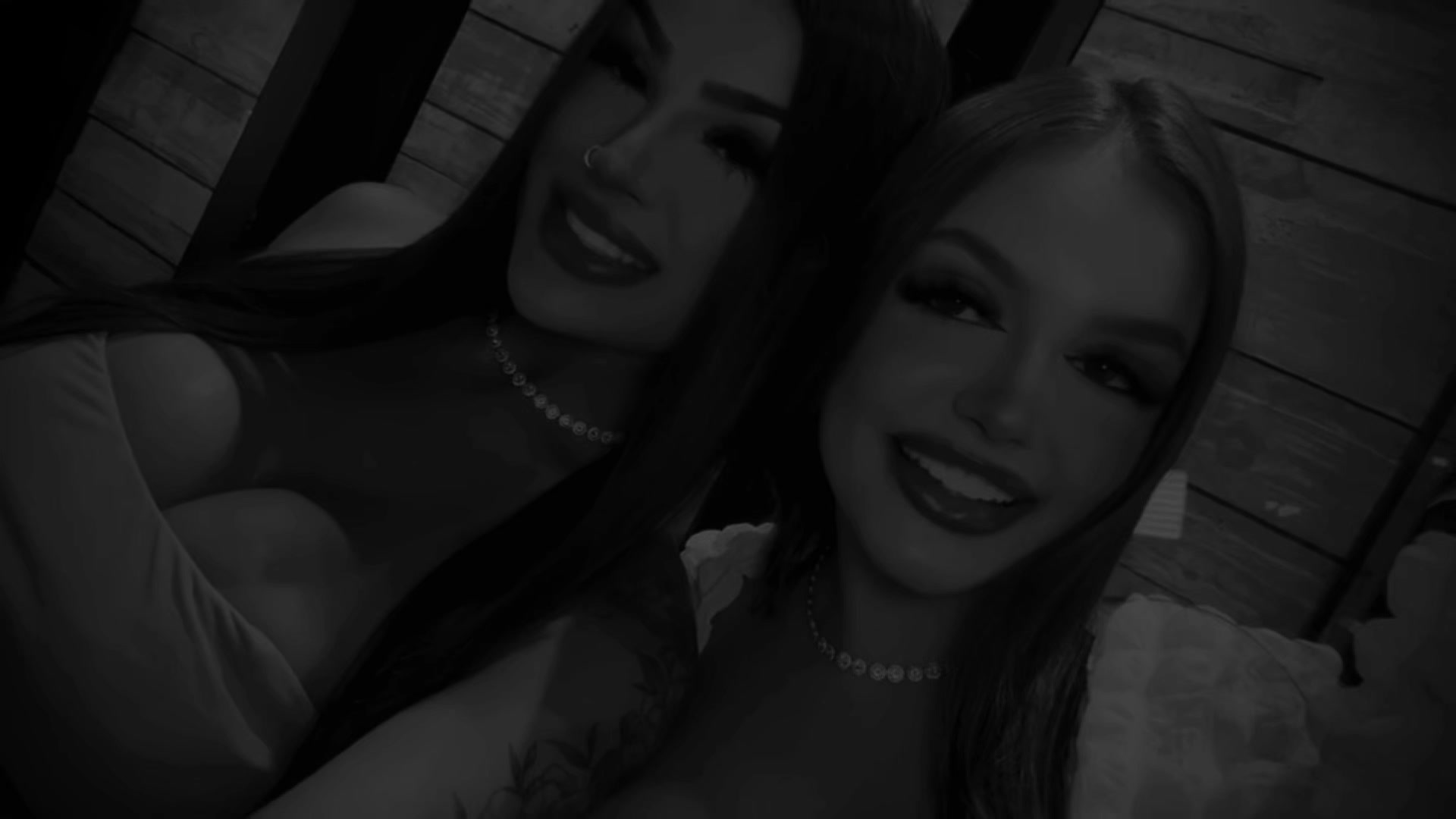 @♱