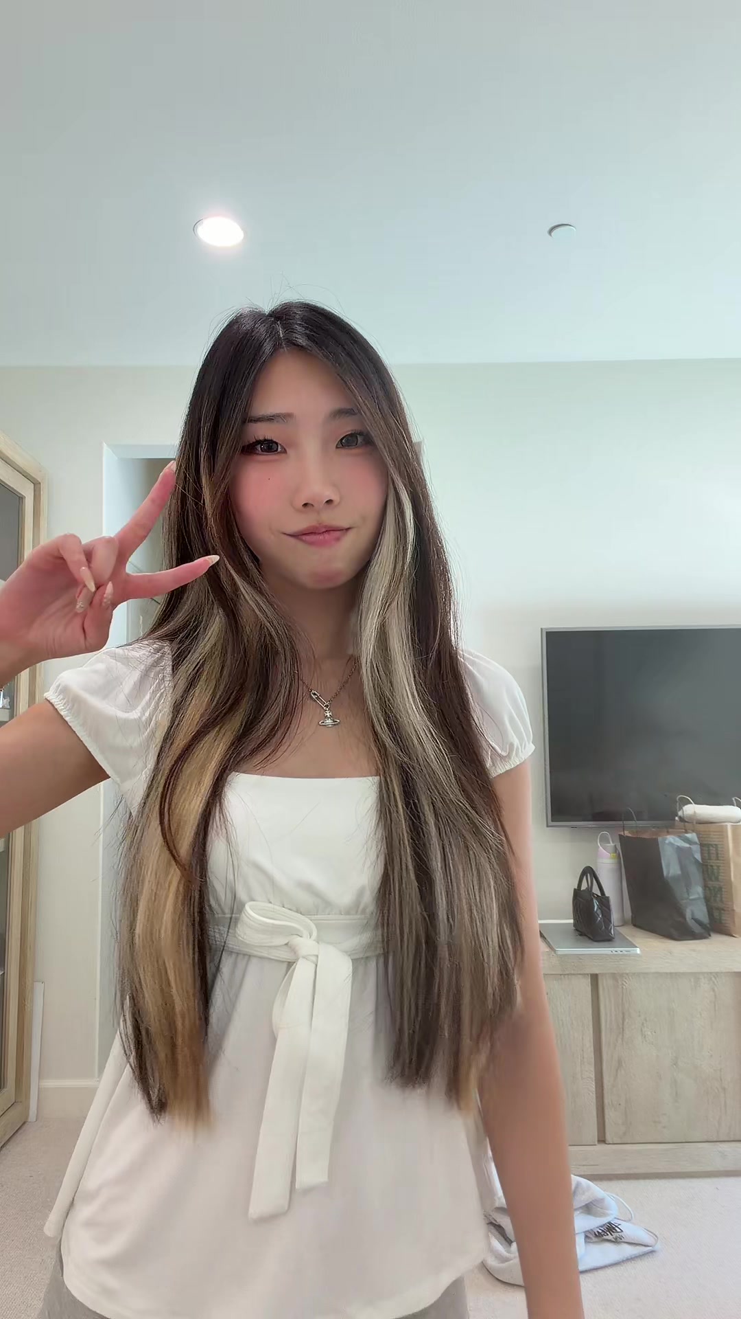 @adri_323_