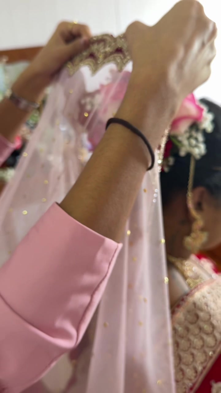 @LAKSHANA| makeup and nails