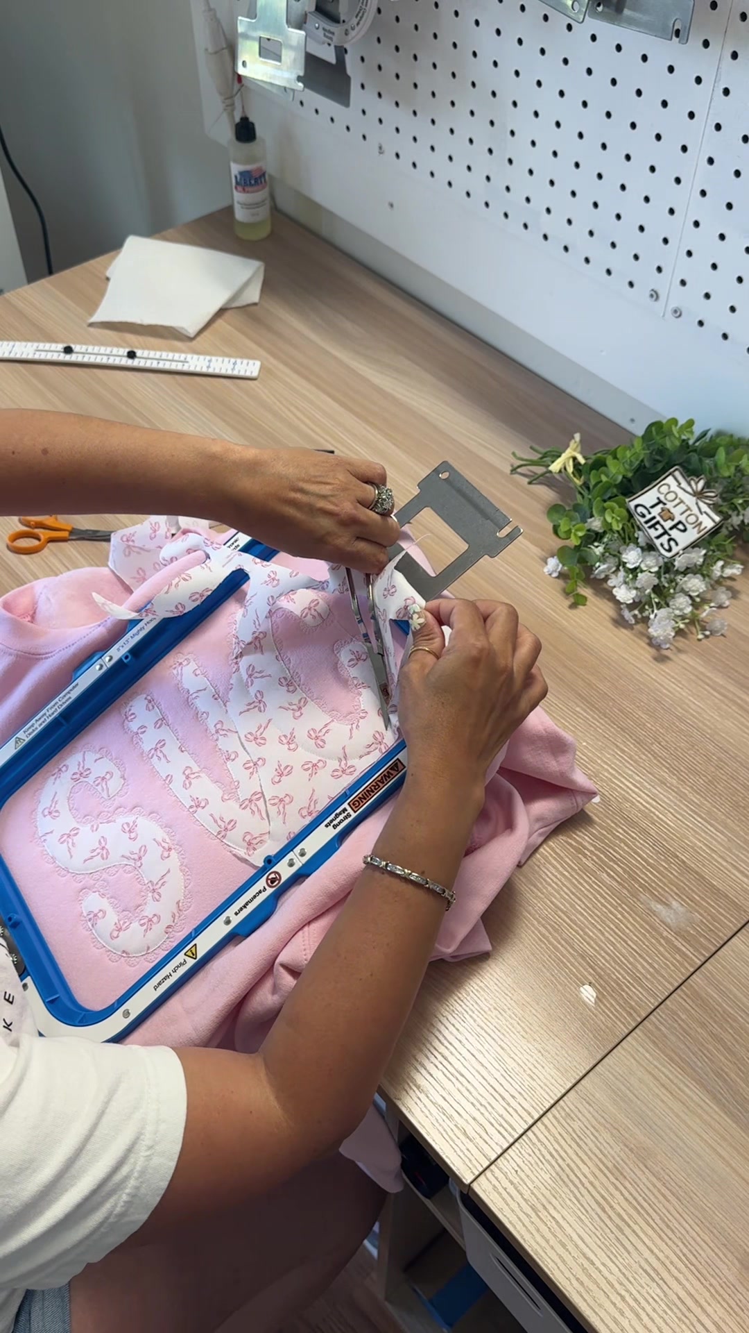 @cottontopgifts.com