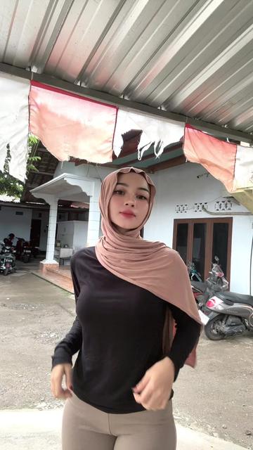 @Azizee_