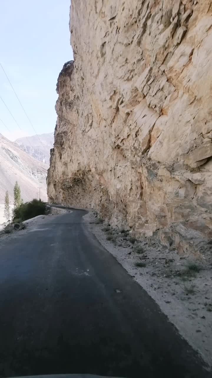 @Travel_with_Waqas