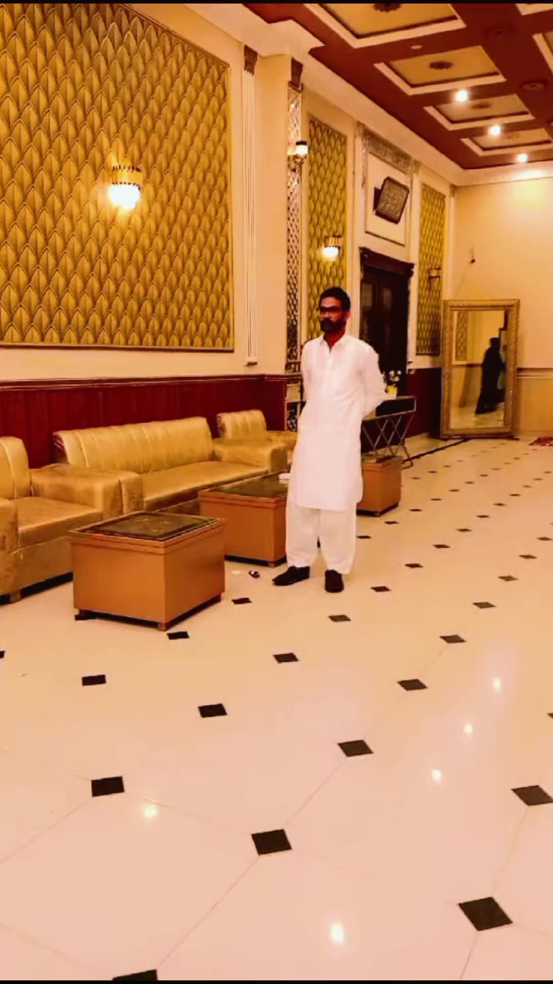 @عبدﷲ ٹھیکیدار