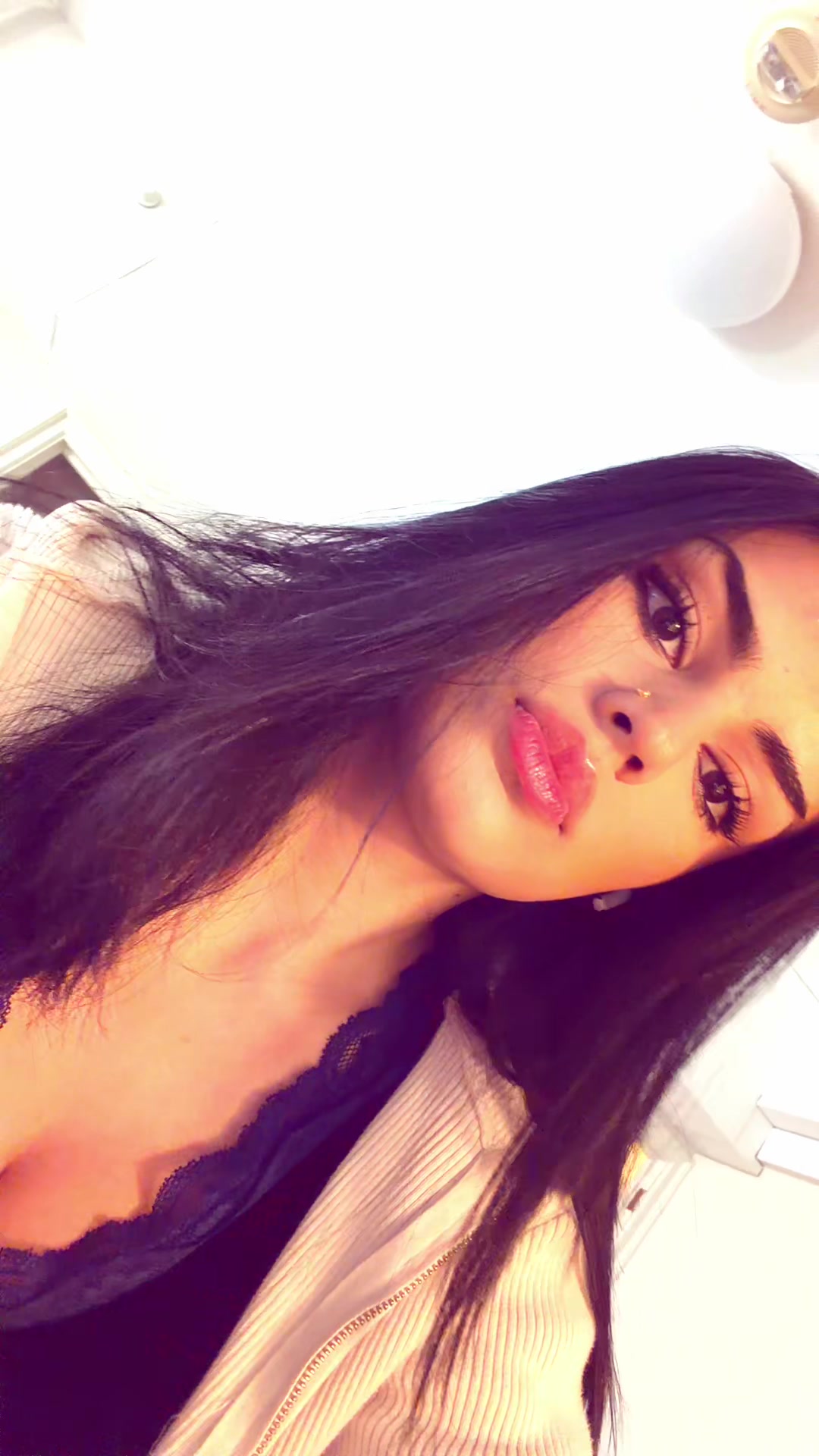 @Glaminai | Makeup Assistant