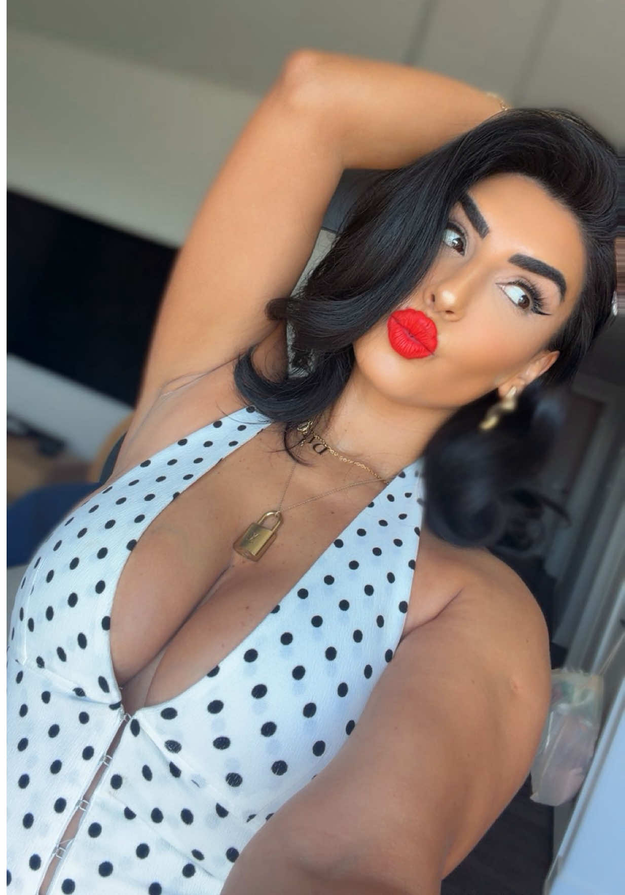 @zarazaherr