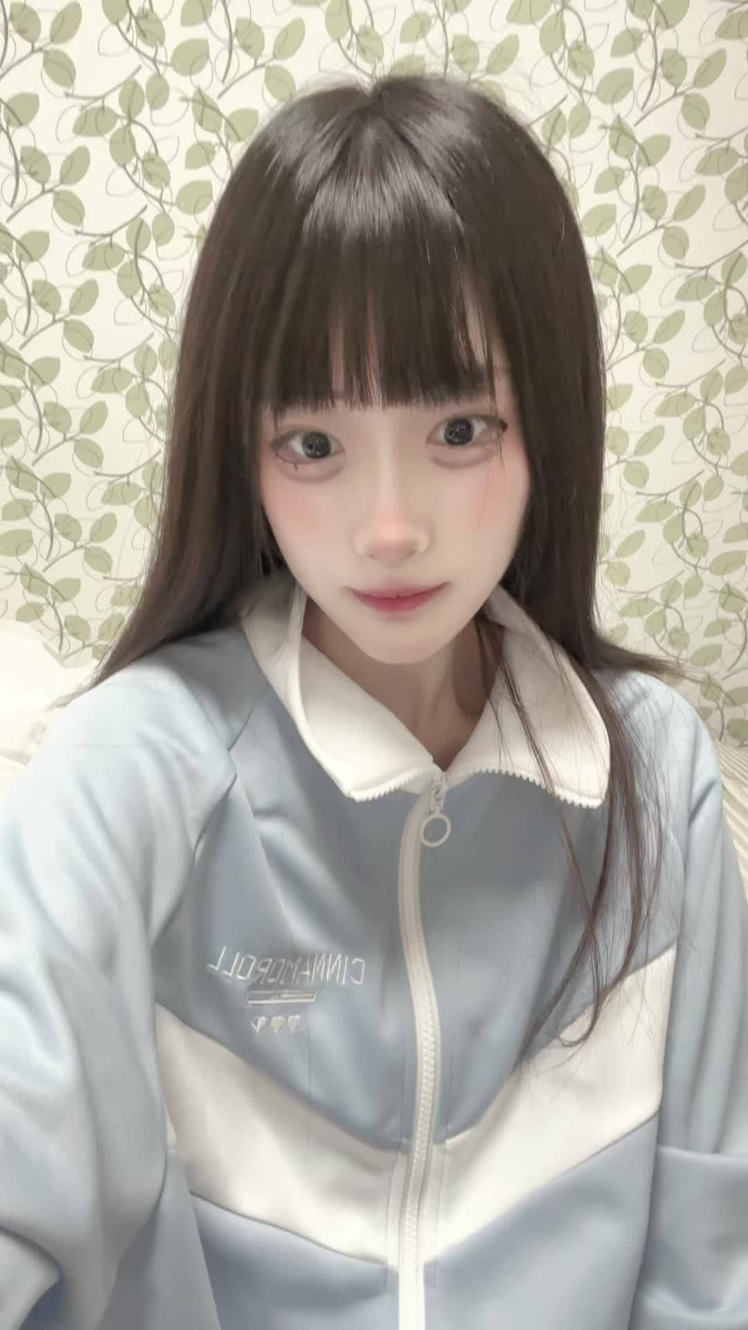 @実猫みねこ(՞ . .՞)੭"