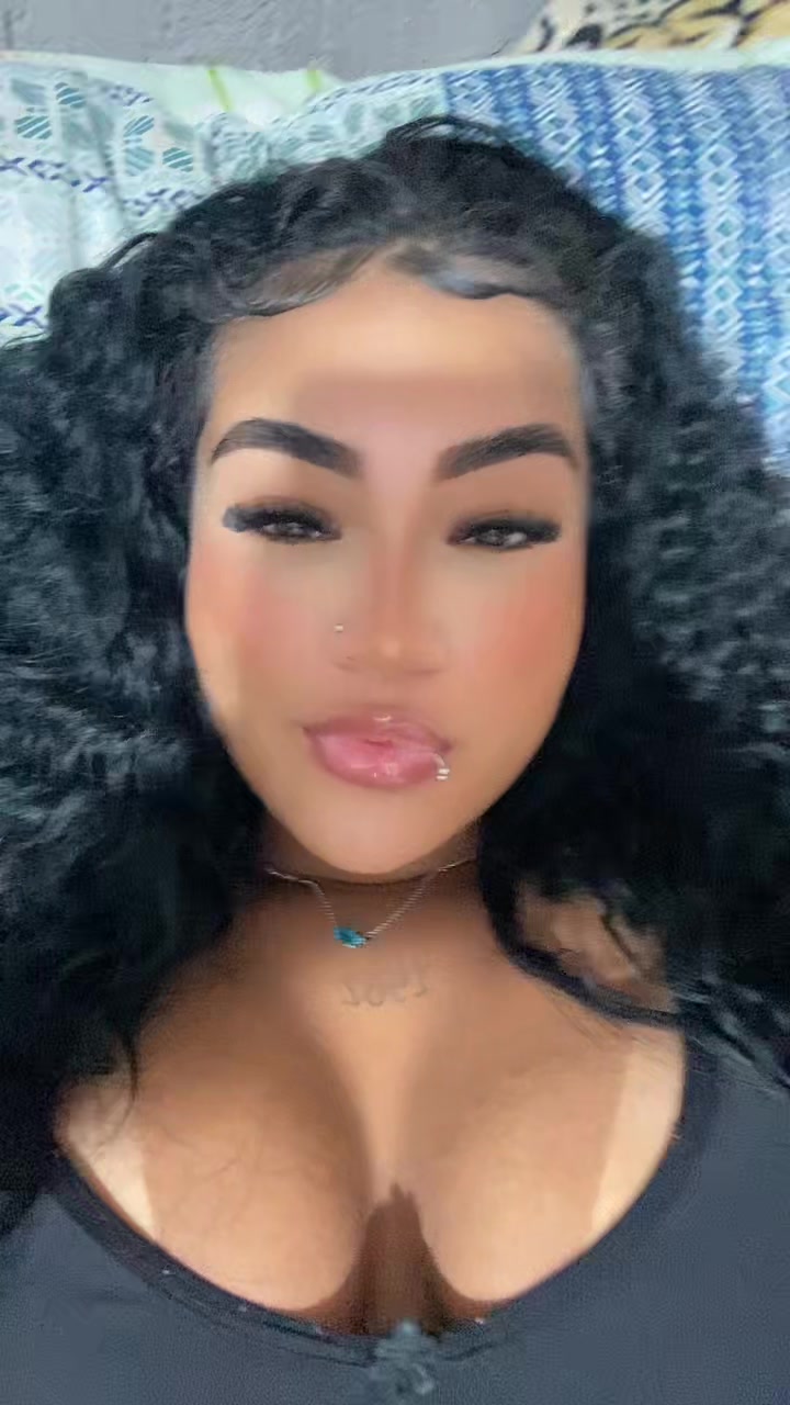 @Aninha_07