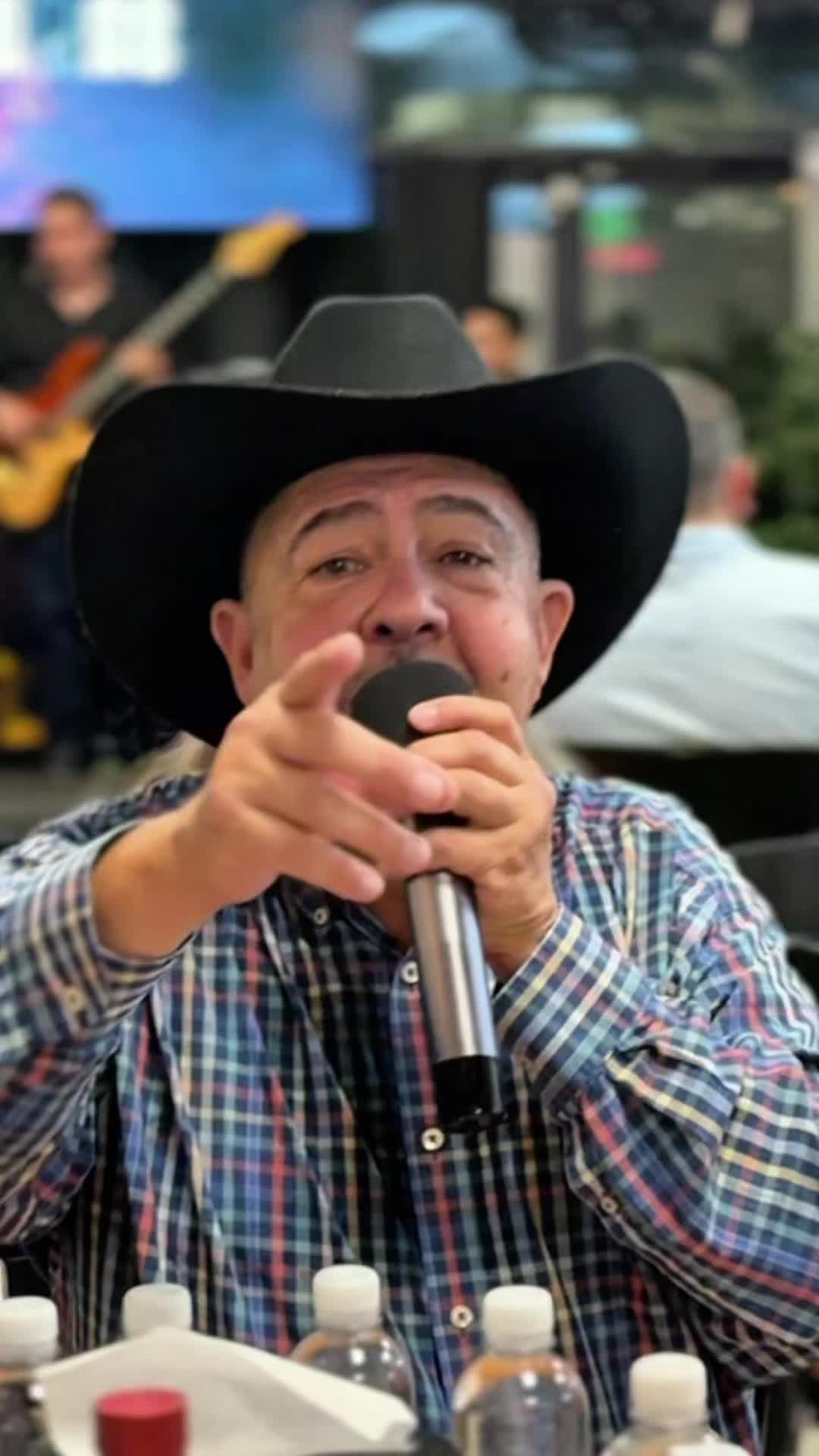 @ROGELIO ORTIZ Í CANTANTE