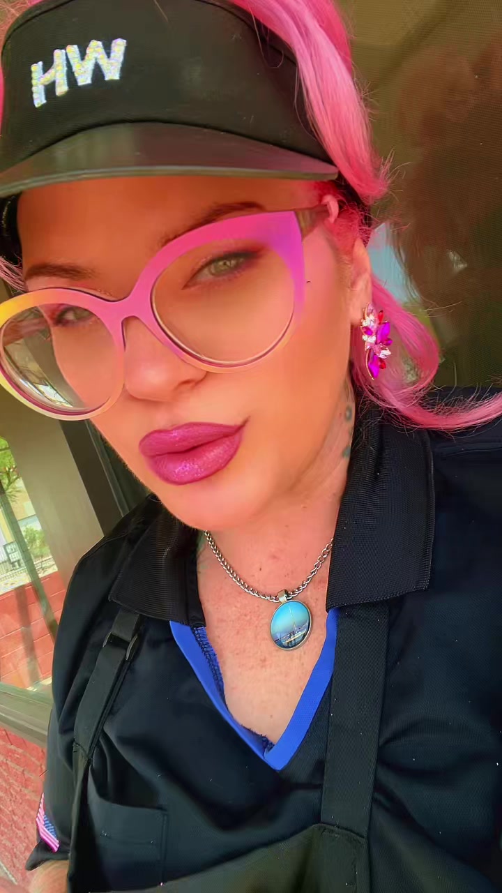 @CaptainBella