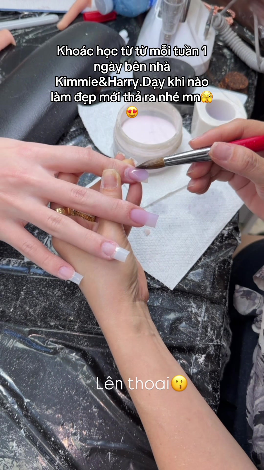@KimmieNails🇻🇳&hearts;️🇨🇦Tấu H&agrave;i😜
