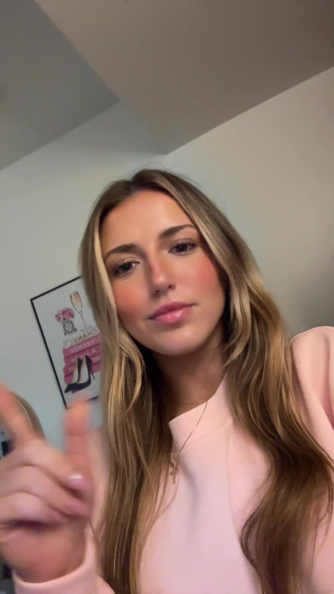 @ella_roberts_