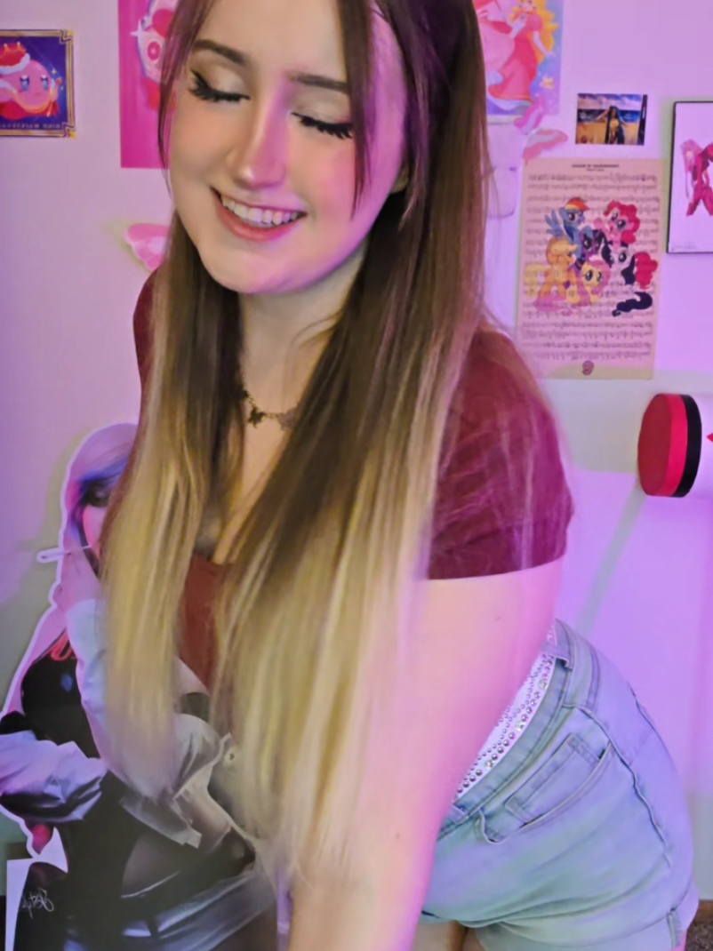 @DivieFuse • Egirl
