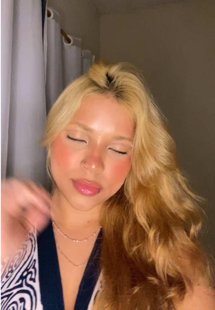 @mchelynz