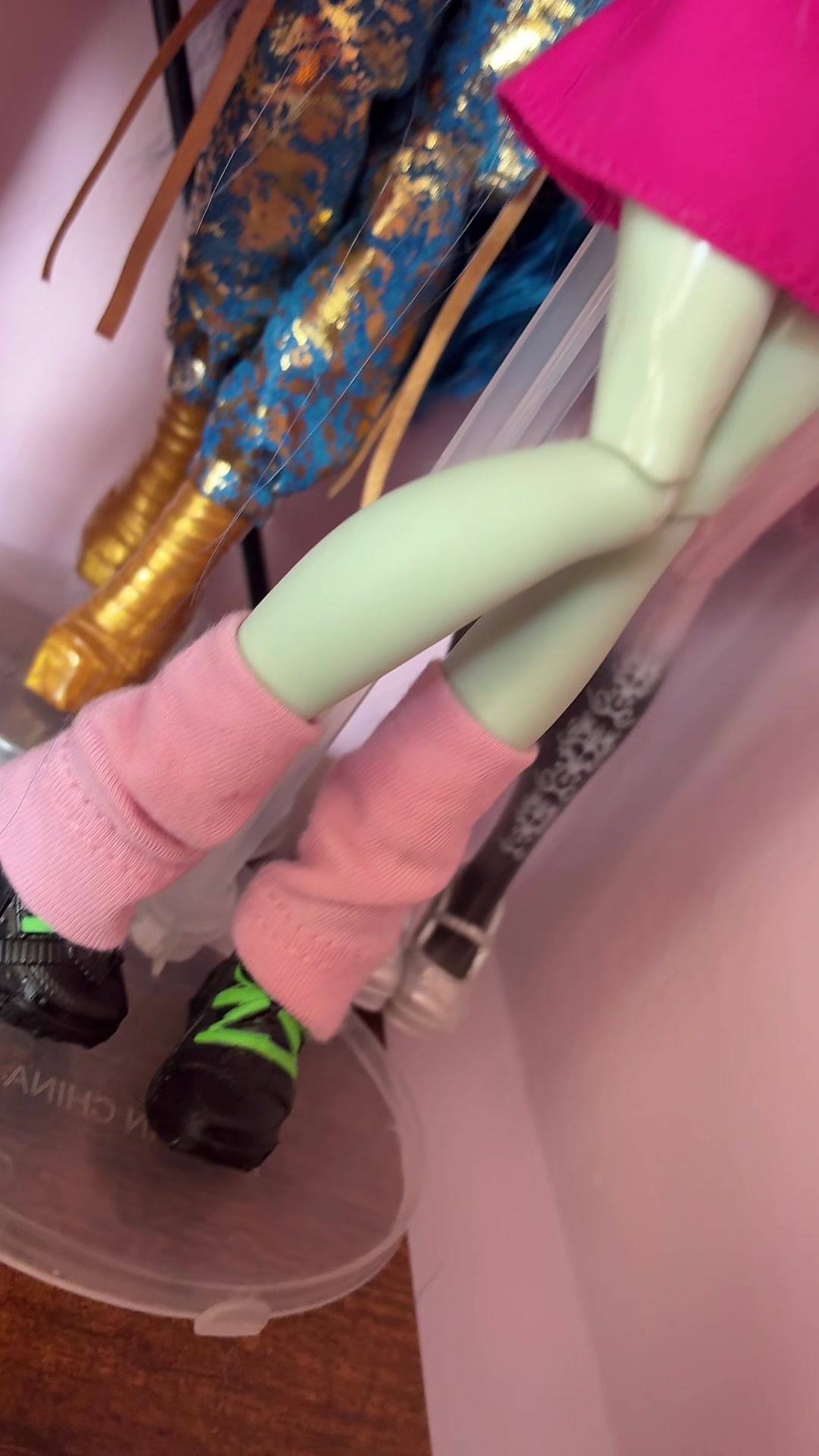 @dollWhisperer