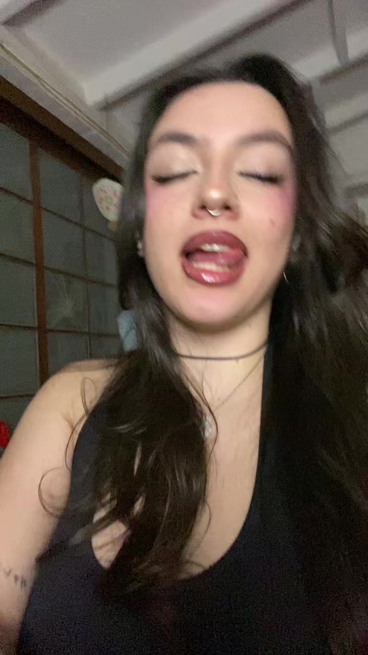 @Emiliaa