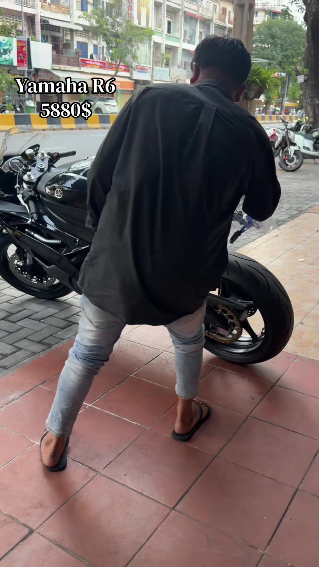 @គង់ រ៉ាវី លក់ម៉ូតូ