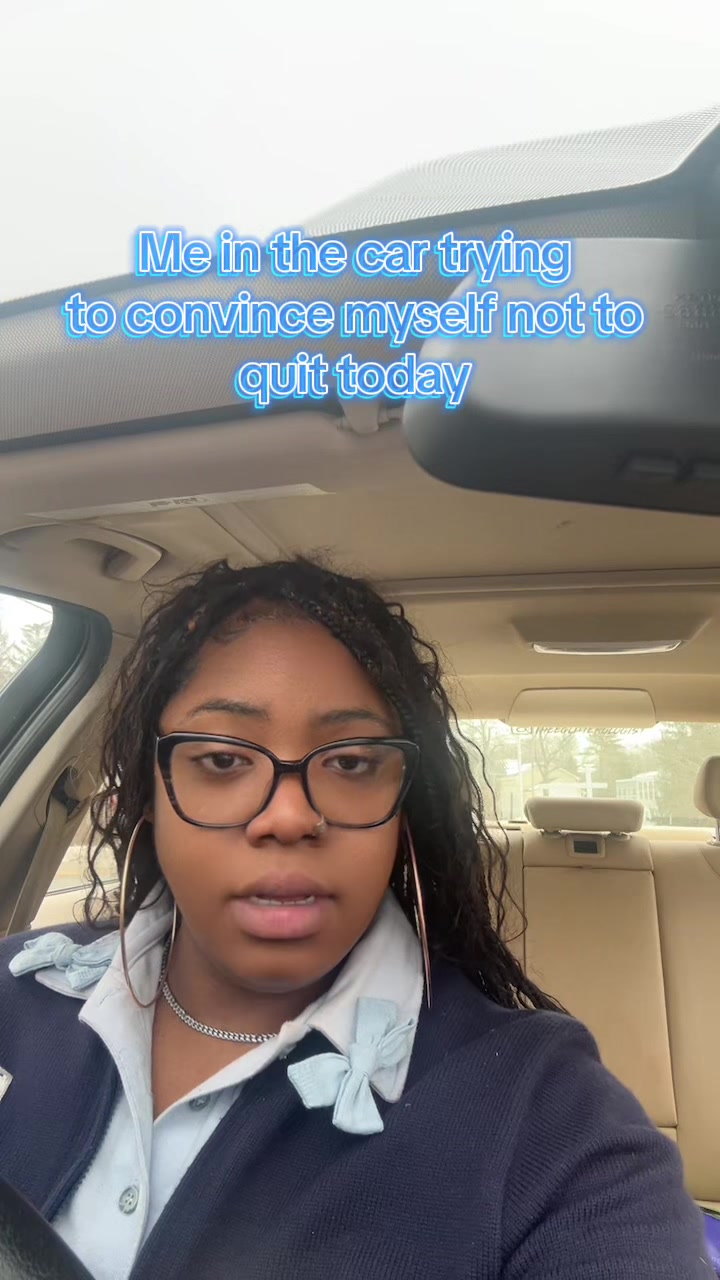@theeglitterologist