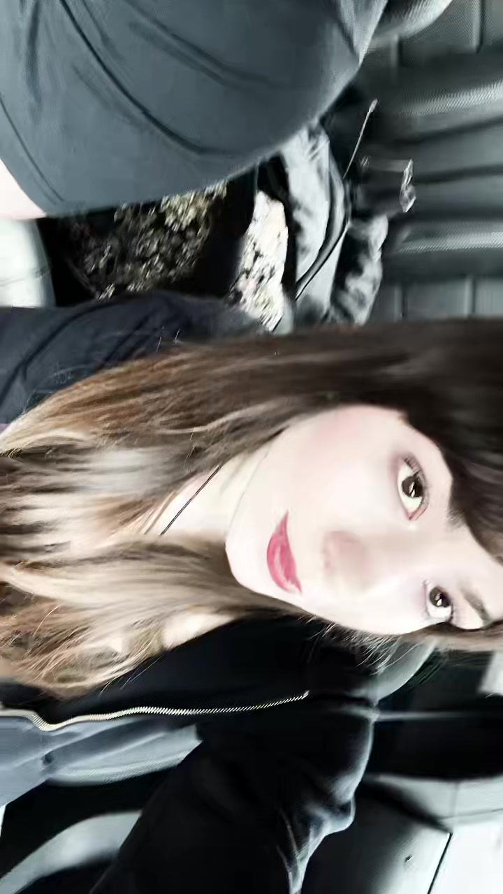 @Leona