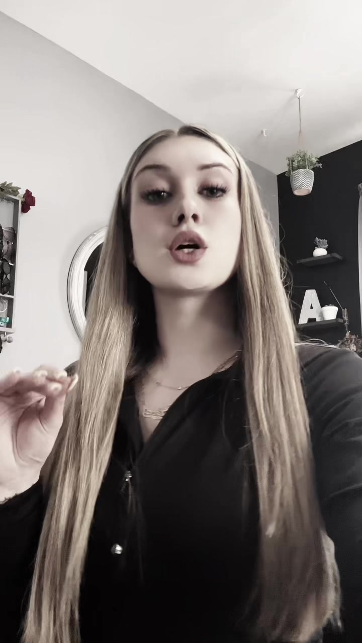 @alexia🦋.