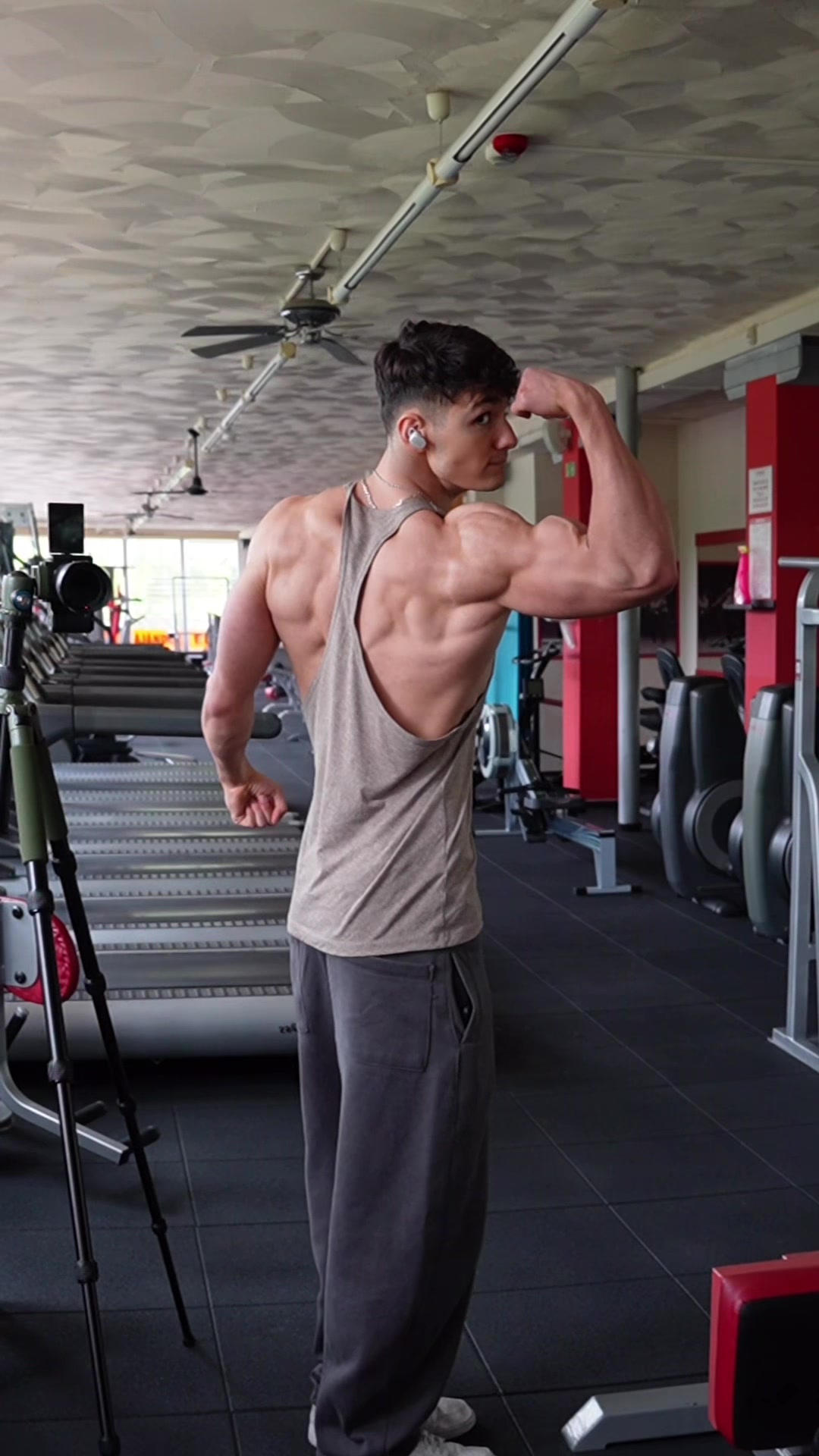 @Levilovesgym