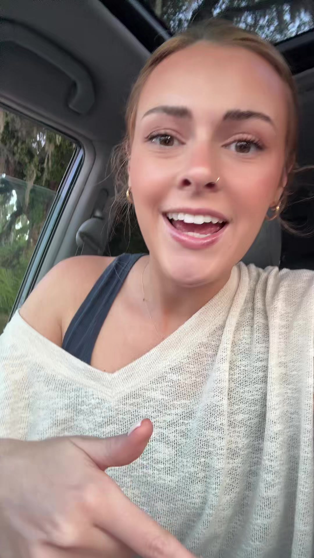 @🧍🏼&zwj;♀️