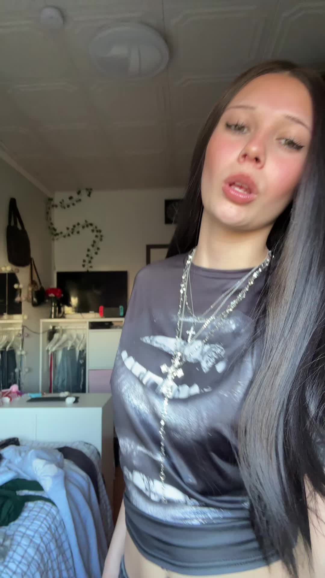 @𝔸𝕟𝕟𝕚𝕜𝕒 🥀