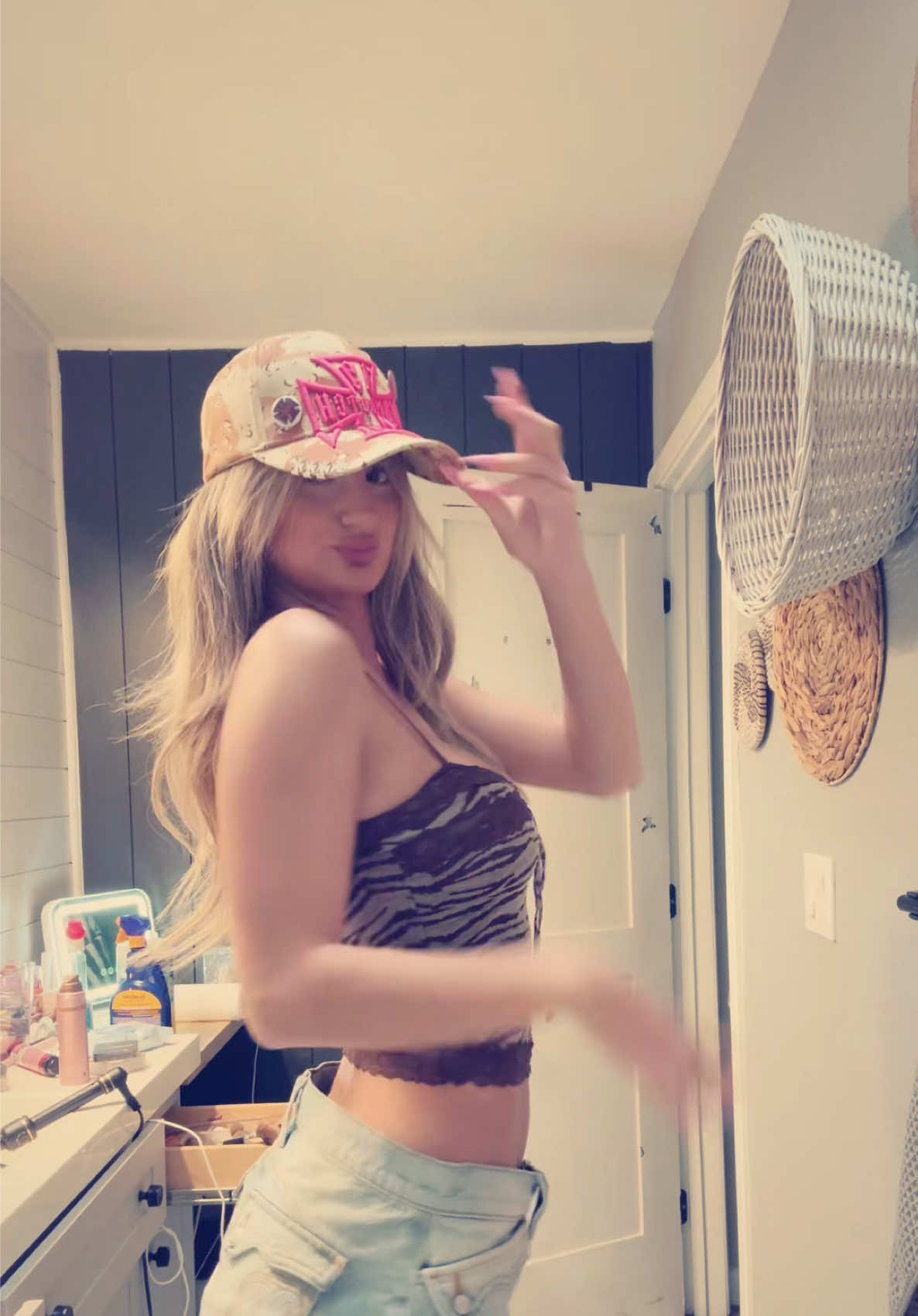 @LOGANEAKLE