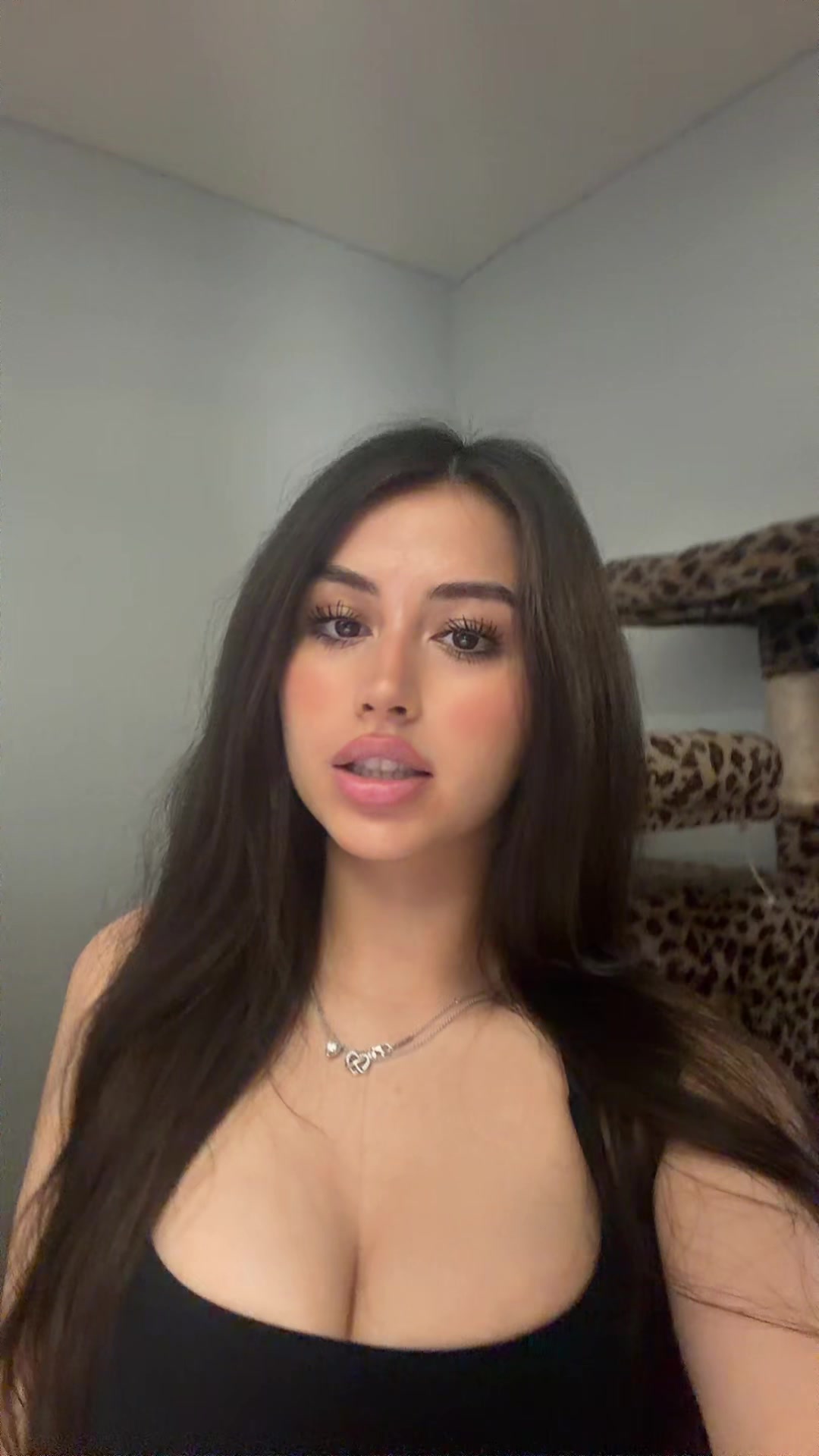 @isabella