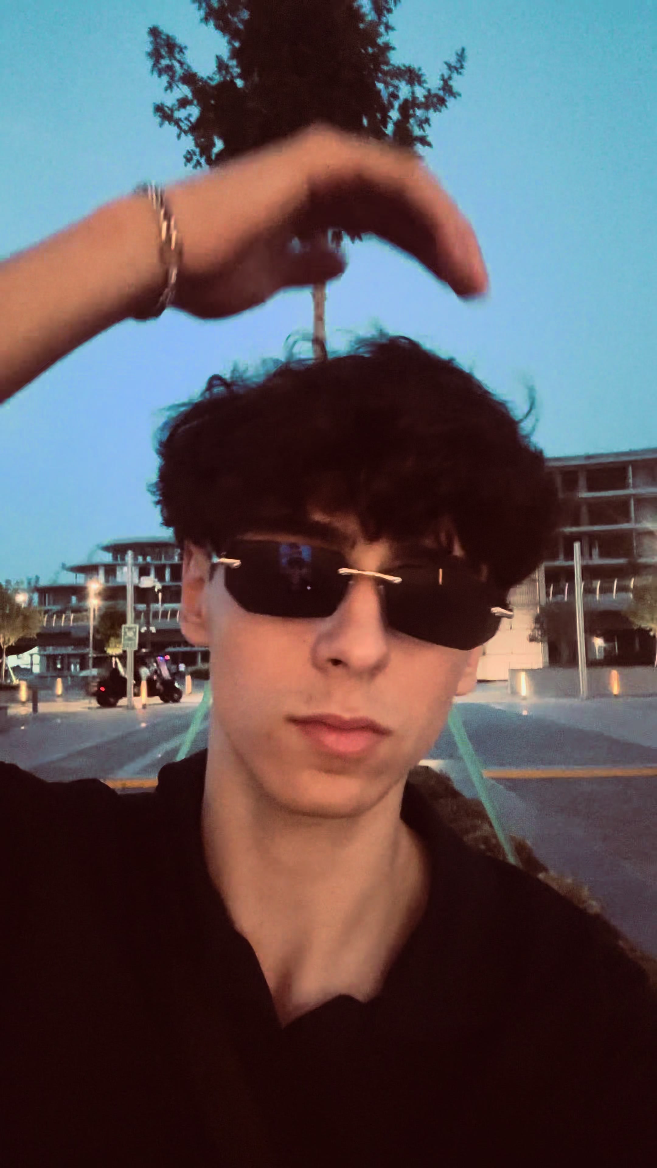 @Zeynn