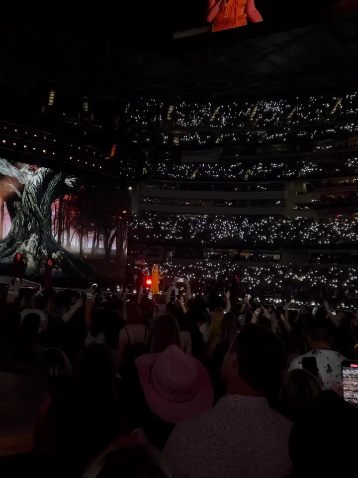 @𓂃꙳⋆videos from the eras tour