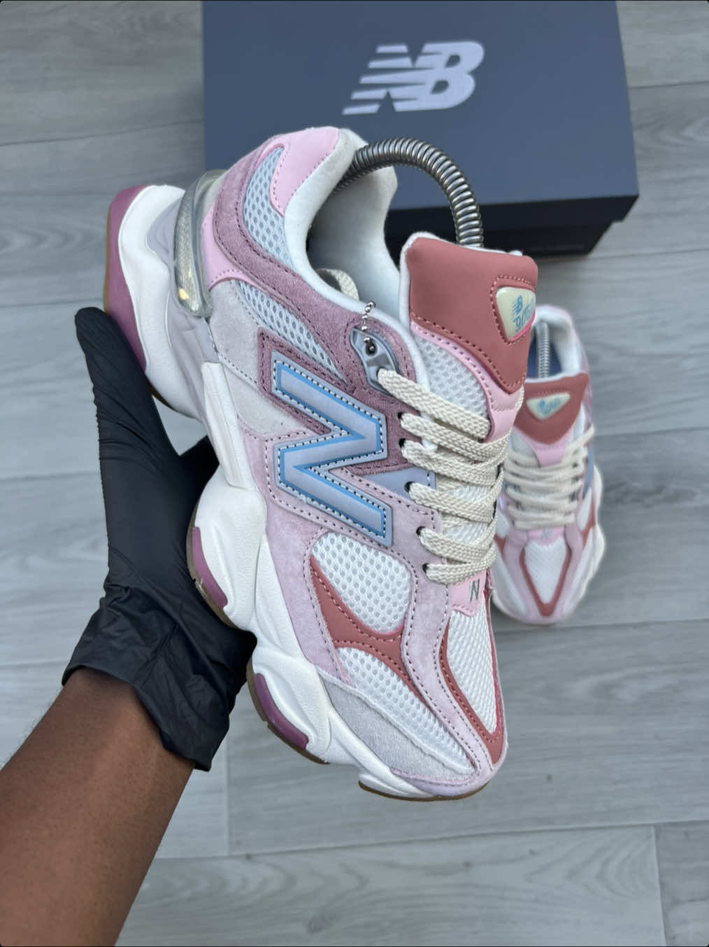 @SNEAKER 🥷