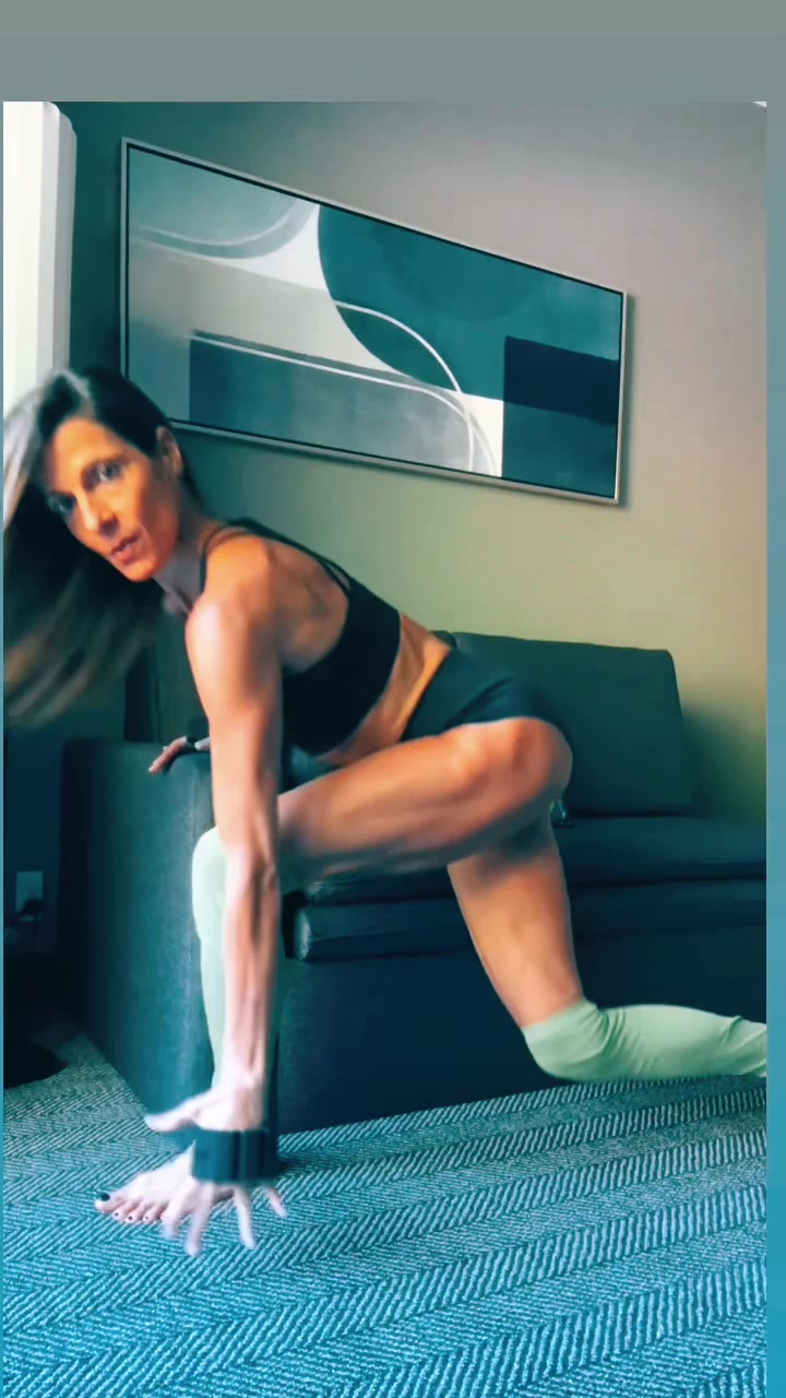 @Lydia Magnoli | Home Workouts