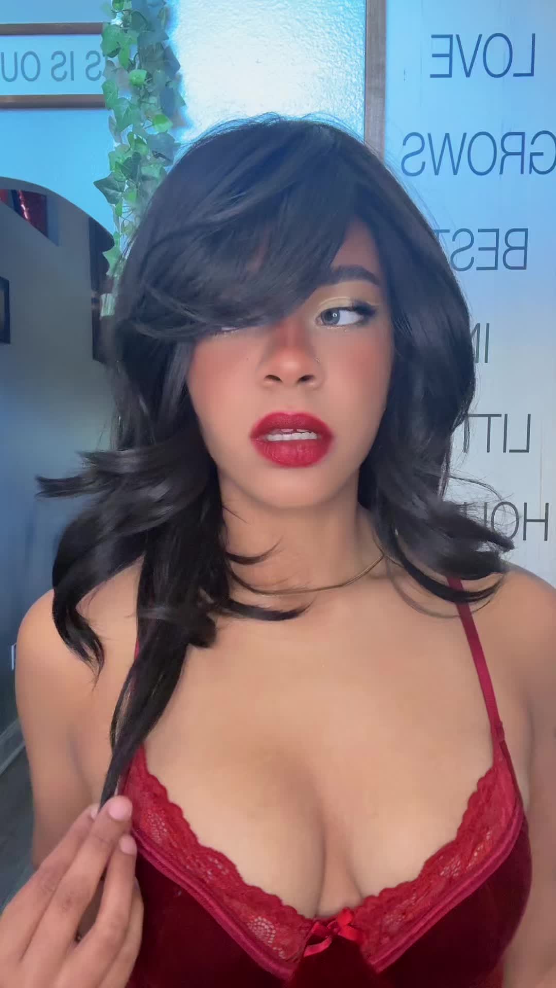 @queenvale_