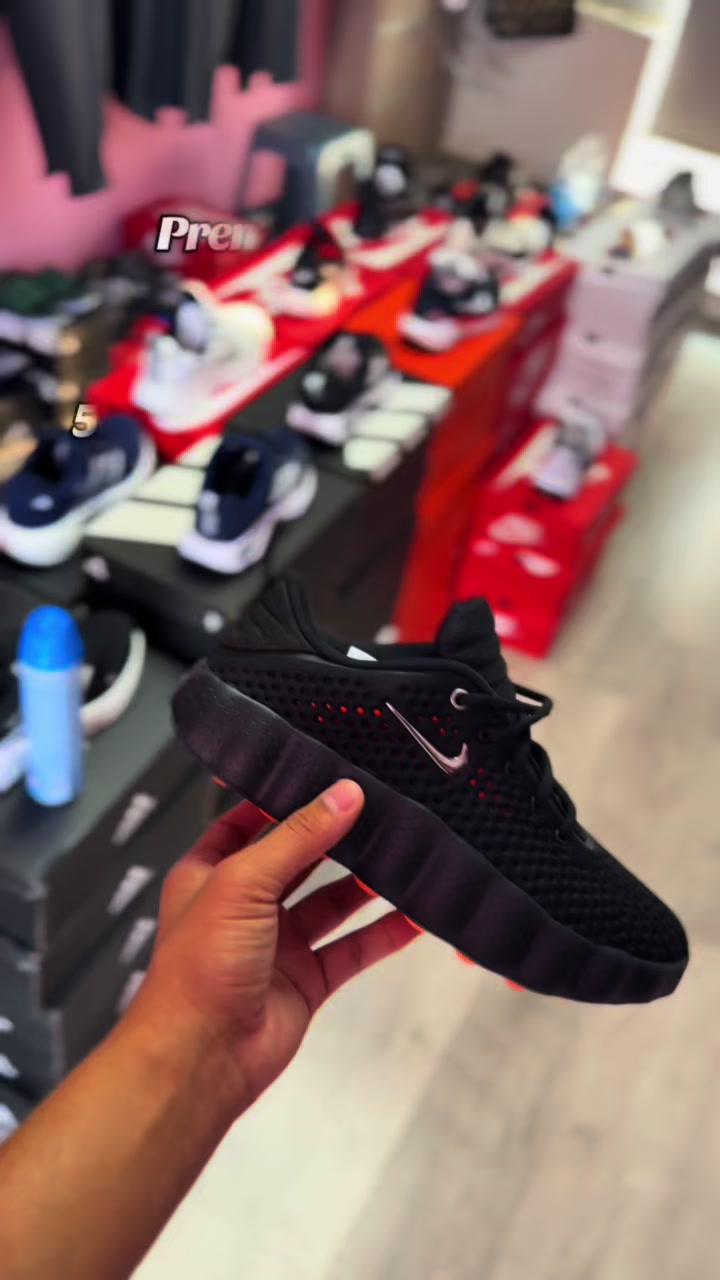 @Nike vs Adidas ✔️