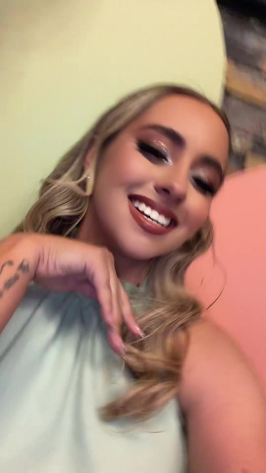 @Valeria🦋