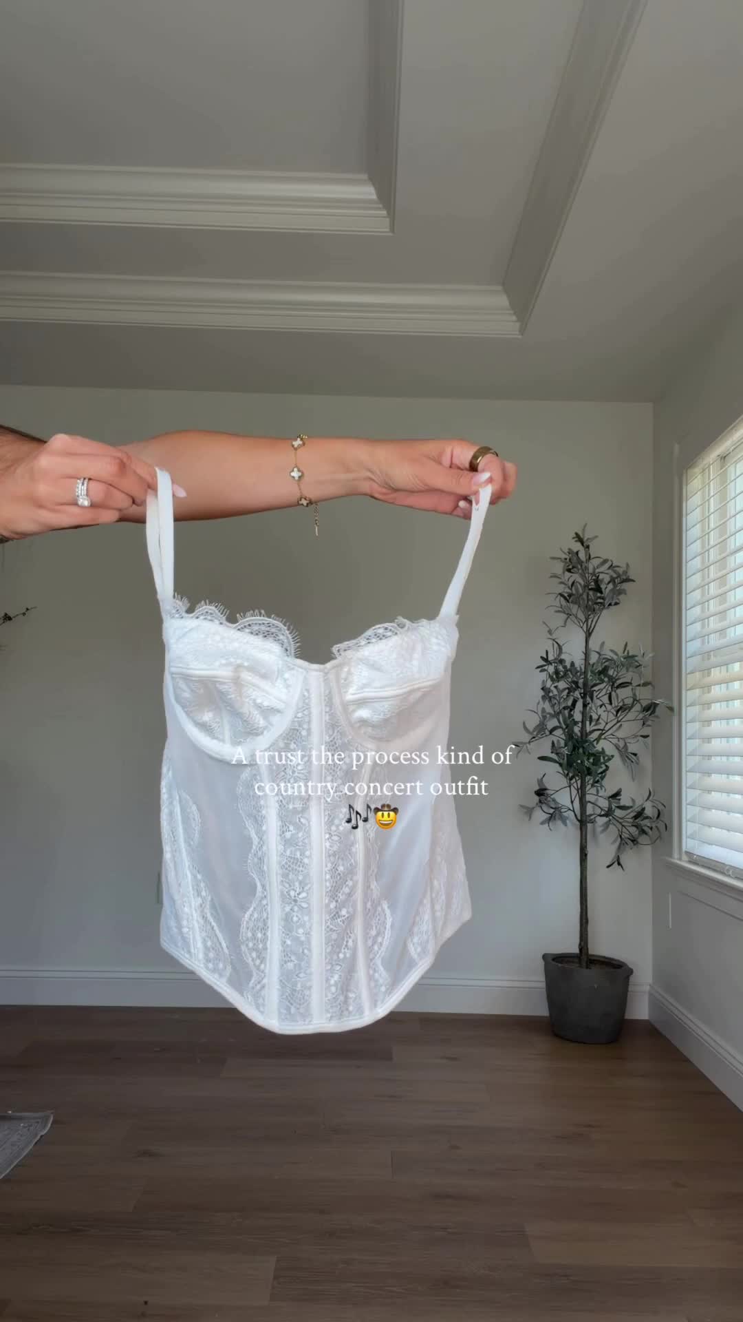 @LaurenHornStyle