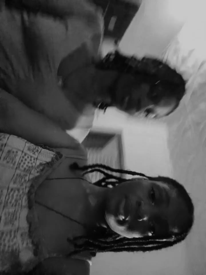 @𝐸𝑙𝑙𝑎👻