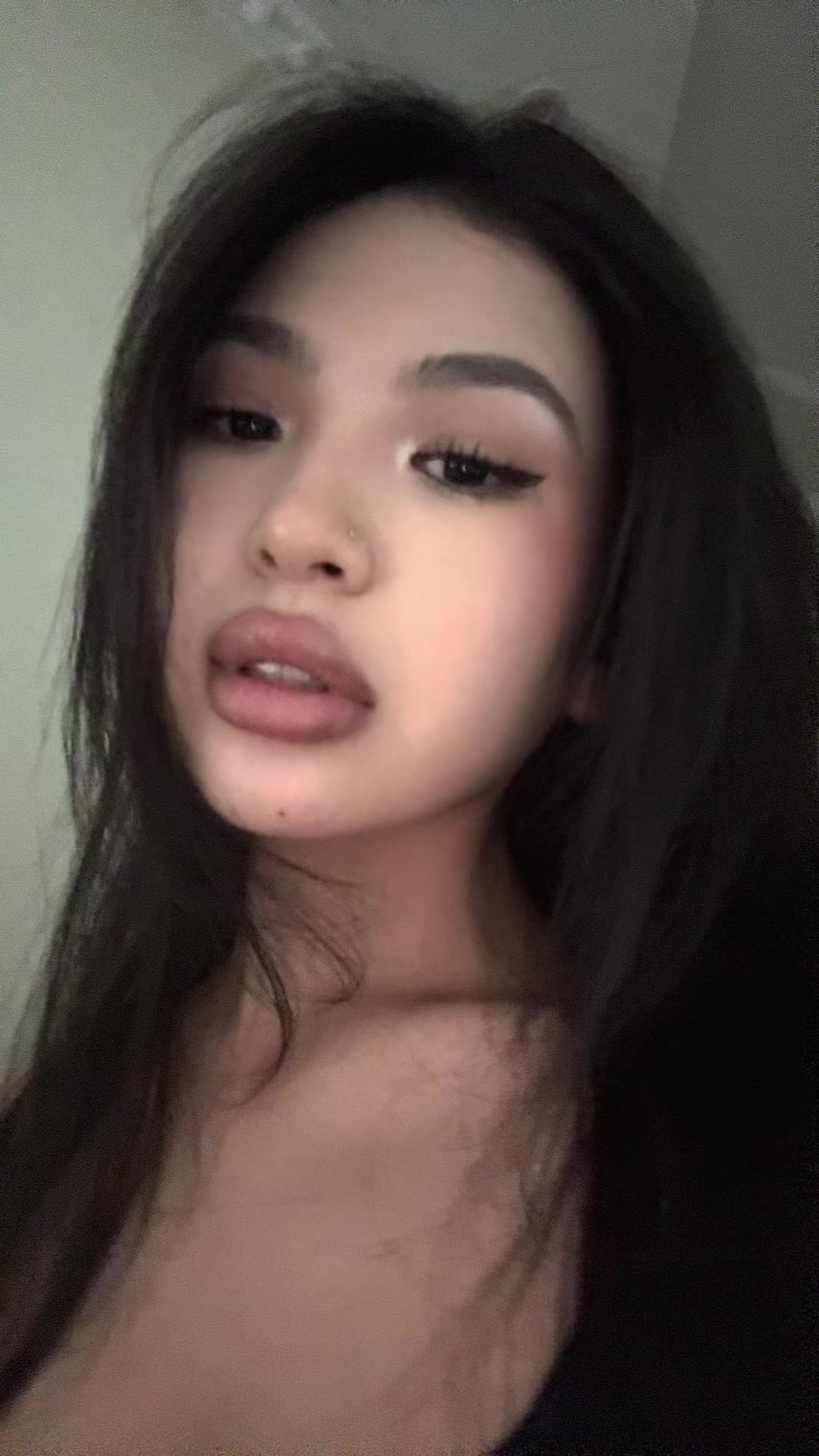 @R🫦