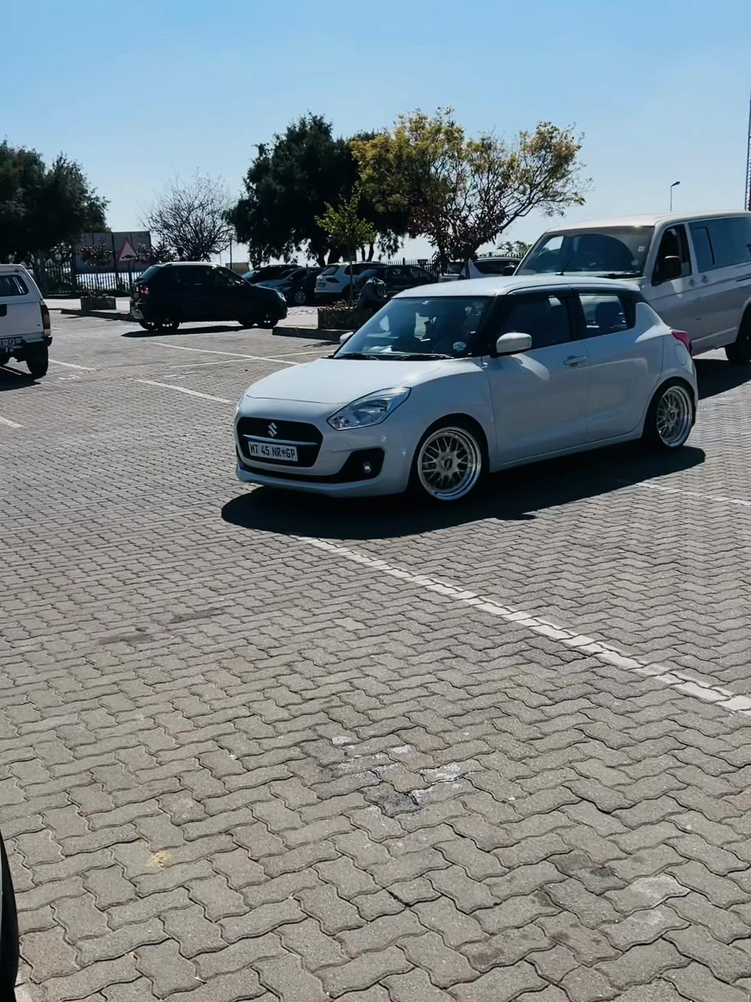 @Mukhawa phodzo_suzukiBmw