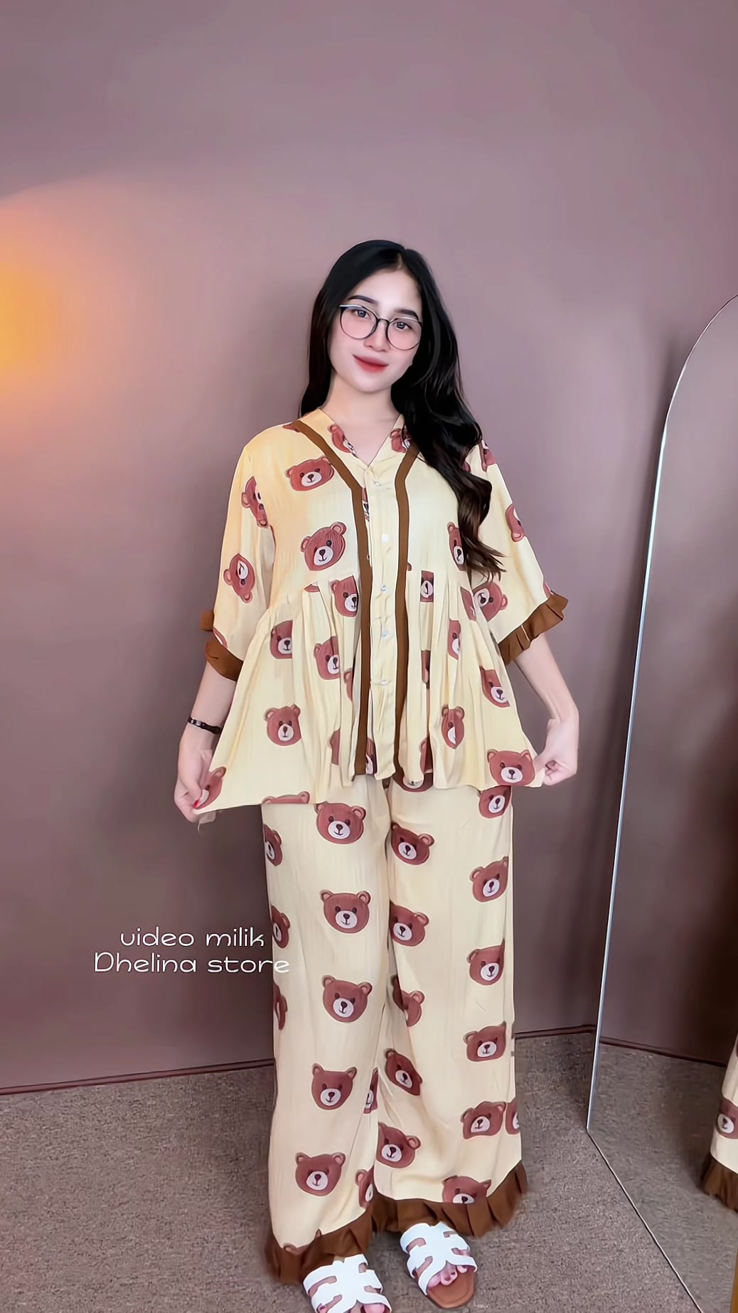 @Dhelina store