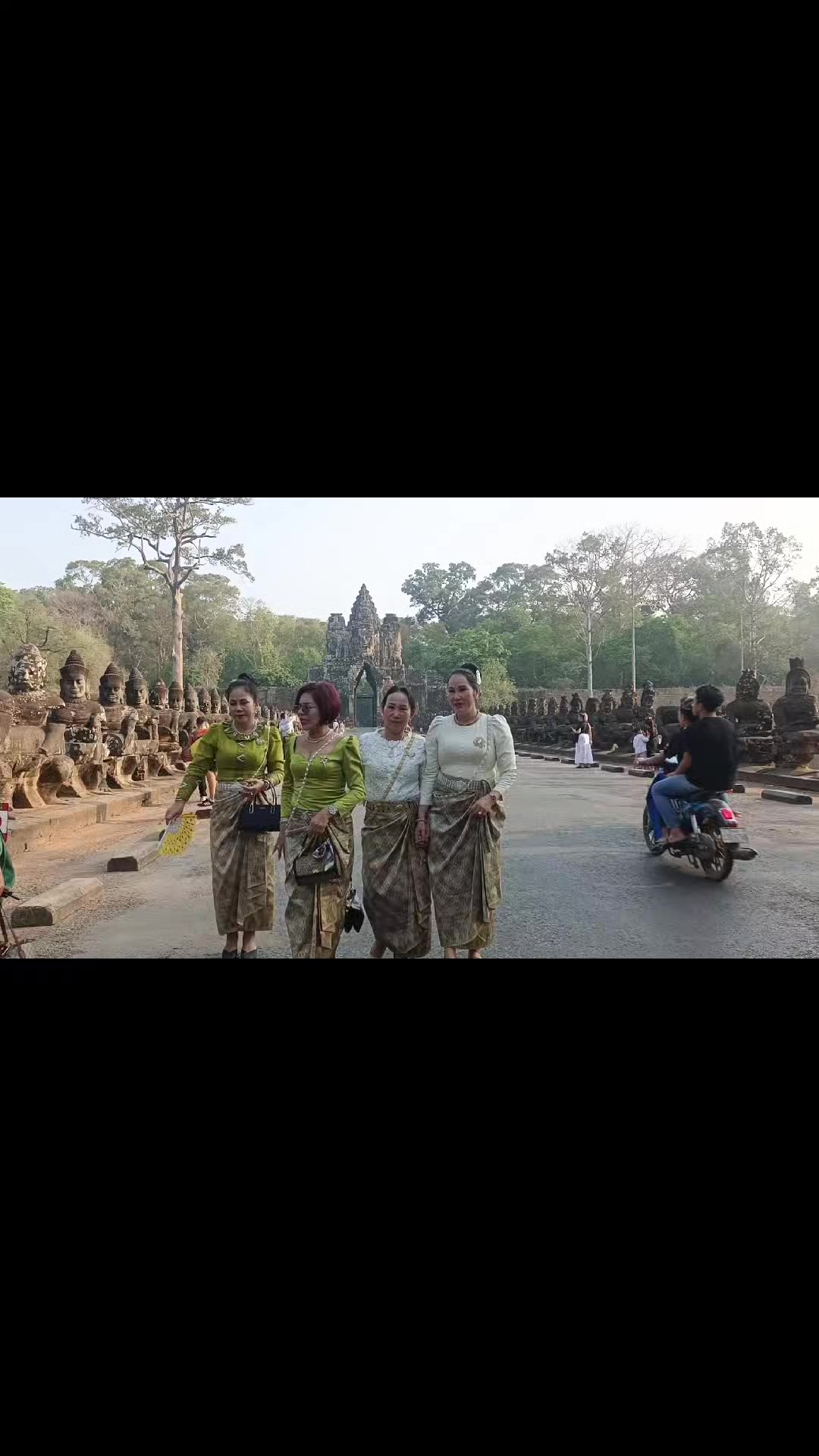 @រ័ត្ន មុនី