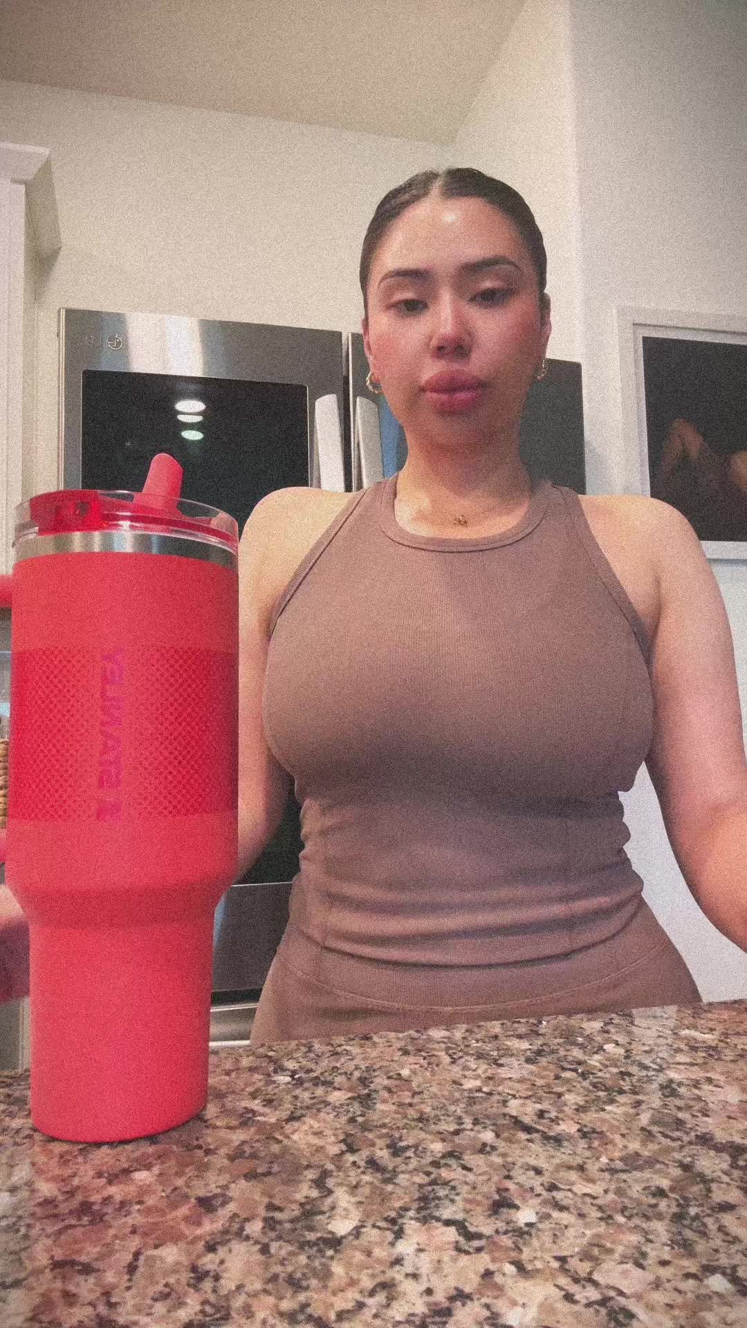 @Larissasosaxo