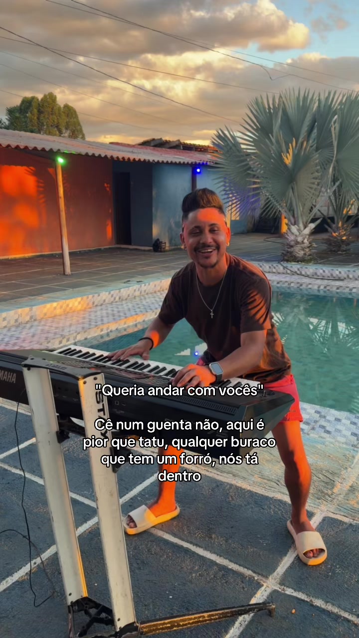 @N&uacute;bia Dias