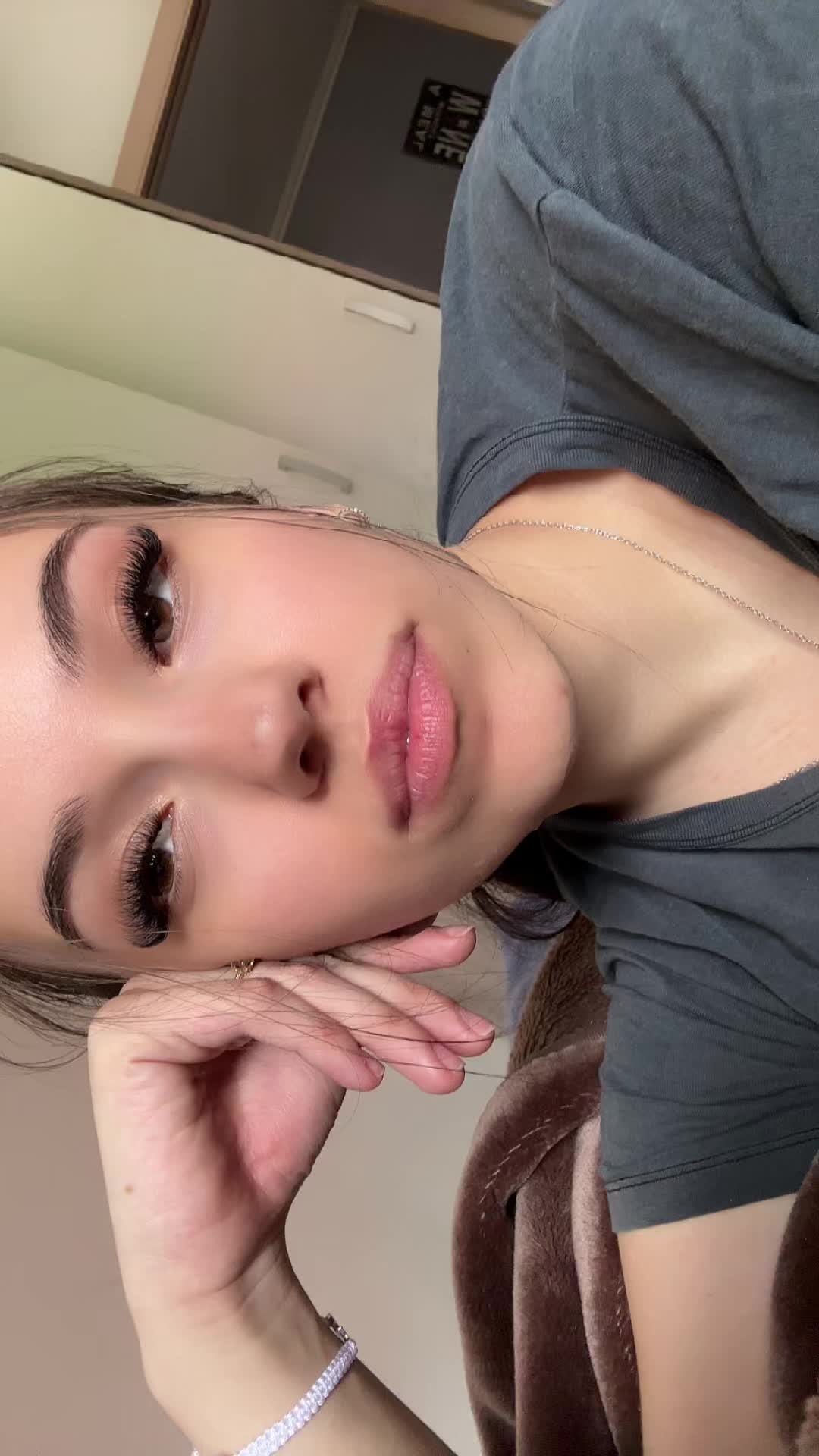 @laura.hrsak